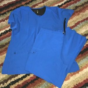 Womens Wonder Wink scrub set